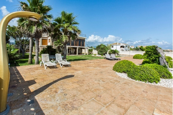 Villa in Denia zu verkaufen, Woongedeelte 266 m², Klimaanlage, Grondstuk 1254 m², 5 Slaapkamers, 3 Badkamers, Pool, ref.: VI-CHA2550-14