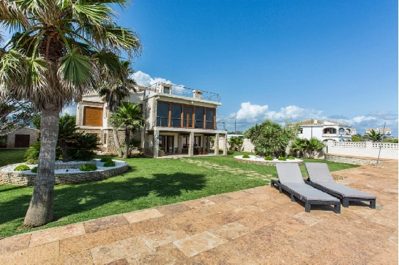 Villa in Denia zu verkaufen, Woongedeelte 266 m², Klimaanlage, Grondstuk 1254 m², 5 Slaapkamers, 3 Badkamers, Pool, ref.: VI-CHA2550-18