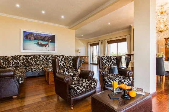 Villa in Denia zu verkaufen, Woongedeelte 266 m², Klimaanlage, Grondstuk 1254 m², 5 Slaapkamers, 3 Badkamers, Pool, ref.: VI-CHA2550-24