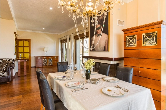 Villa in Denia zu verkaufen, Woongedeelte 266 m², Klimaanlage, Grondstuk 1254 m², 5 Slaapkamers, 3 Badkamers, Pool, ref.: VI-CHA2550-27