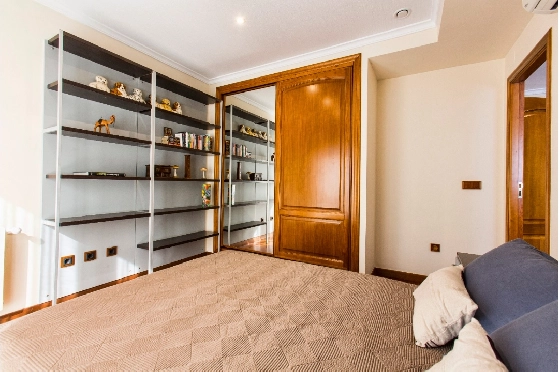 Villa in Denia zu verkaufen, Woongedeelte 266 m², Klimaanlage, Grondstuk 1254 m², 5 Slaapkamers, 3 Badkamers, Pool, ref.: VI-CHA2550-30