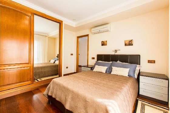 Villa in Denia zu verkaufen, Woongedeelte 266 m², Klimaanlage, Grondstuk 1254 m², 5 Slaapkamers, 3 Badkamers, Pool, ref.: VI-CHA2550-33