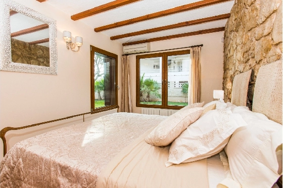 Villa in Denia zu verkaufen, Woongedeelte 266 m², Klimaanlage, Grondstuk 1254 m², 5 Slaapkamers, 3 Badkamers, Pool, ref.: VI-CHA2550-35