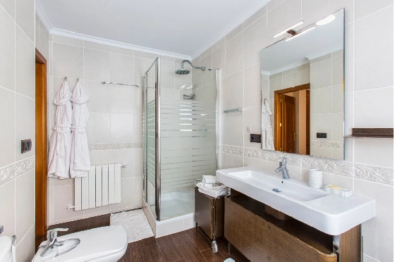 Villa in Denia zu verkaufen, Woongedeelte 266 m², Klimaanlage, Grondstuk 1254 m², 5 Slaapkamers, 3 Badkamers, Pool, ref.: VI-CHA2550-36