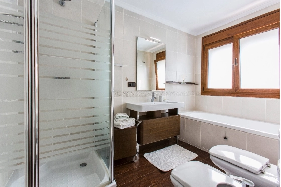 Villa in Denia zu verkaufen, Woongedeelte 266 m², Klimaanlage, Grondstuk 1254 m², 5 Slaapkamers, 3 Badkamers, Pool, ref.: VI-CHA2550-37