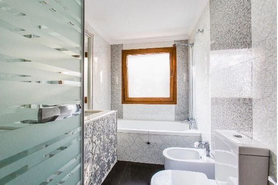 Villa in Denia zu verkaufen, Woongedeelte 266 m², Klimaanlage, Grondstuk 1254 m², 5 Slaapkamers, 3 Badkamers, Pool, ref.: VI-CHA2550-39