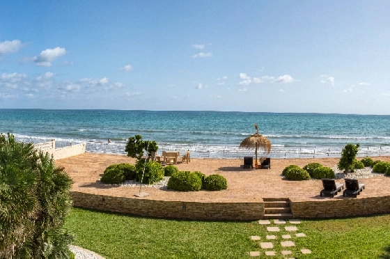 Villa in Denia zu verkaufen, Woongedeelte 266 m², Klimaanlage, Grondstuk 1254 m², 5 Slaapkamers, 3 Badkamers, Pool, ref.: VI-CHA2550-4