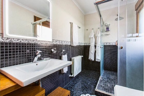 Villa in Denia zu verkaufen, Woongedeelte 266 m², Klimaanlage, Grondstuk 1254 m², 5 Slaapkamers, 3 Badkamers, Pool, ref.: VI-CHA2550-45