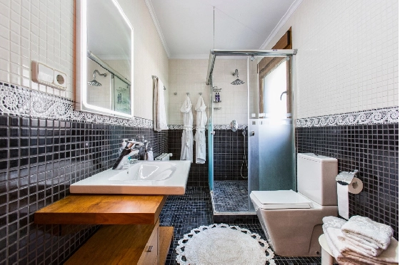 Villa in Denia zu verkaufen, Woongedeelte 266 m², Klimaanlage, Grondstuk 1254 m², 5 Slaapkamers, 3 Badkamers, Pool, ref.: VI-CHA2550-46
