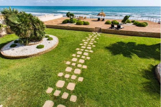 Villa in Denia zu verkaufen, Woongedeelte 266 m², Klimaanlage, Grondstuk 1254 m², 5 Slaapkamers, 3 Badkamers, Pool, ref.: VI-CHA2550-48