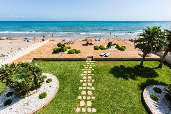 Villa in Denia zu verkaufen, Woongedeelte 266 m², Klimaanlage, Grondstuk 1254 m², 5 Slaapkamers, 3 Badkamers, Pool, ref.: VI-CHA2550-49