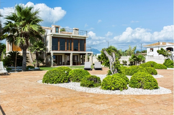 Villa in Denia zu verkaufen, Woongedeelte 266 m², Klimaanlage, Grondstuk 1254 m², 5 Slaapkamers, 3 Badkamers, Pool, ref.: VI-CHA2550-50