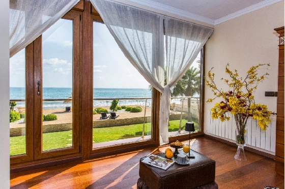 Villa in Denia zu verkaufen, Woongedeelte 266 m², Klimaanlage, Grondstuk 1254 m², 5 Slaapkamers, 3 Badkamers, Pool, ref.: VI-CHA2550-7