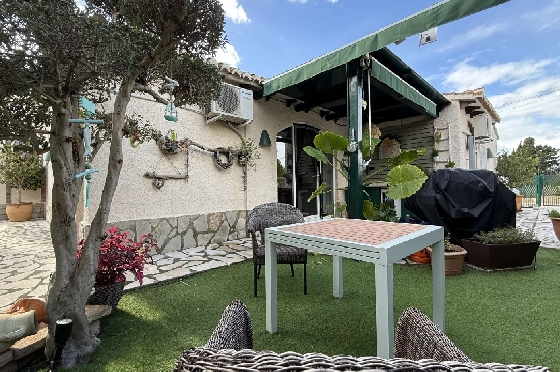 Villa in Els Poblets zu verkaufen, Woongedeelte 105 m², Bouwjaar 1990, + Zentralheizung, Klimaanlage, Grondstuk 536 m², 2 Slaapkamers, 2 Badkamers, Pool, ref.: JS-0326-20