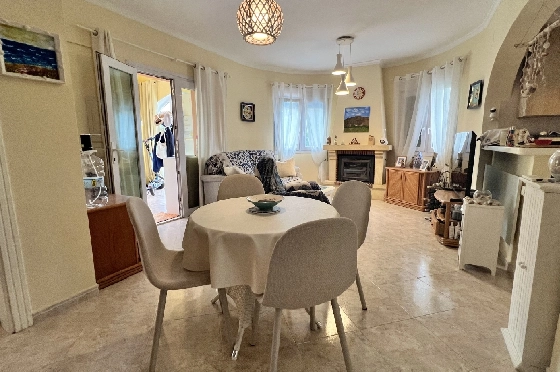 Villa in Els Poblets zu verkaufen, Woongedeelte 95 m², Bouwjaar 2001, Zustand gepflegt, + Ofen, Klimaanlage, Grondstuk 350 m², 3 Slaapkamers, 3 Badkamers, Pool, ref.: FK-0326-3