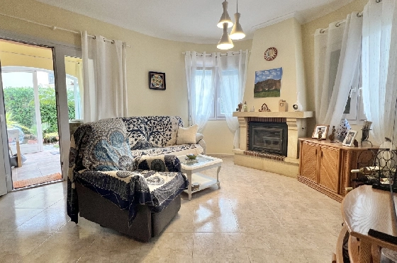 Villa in Els Poblets zu verkaufen, Woongedeelte 95 m², Bouwjaar 2001, Zustand gepflegt, + Ofen, Klimaanlage, Grondstuk 350 m², 3 Slaapkamers, 3 Badkamers, Pool, ref.: FK-0326-4