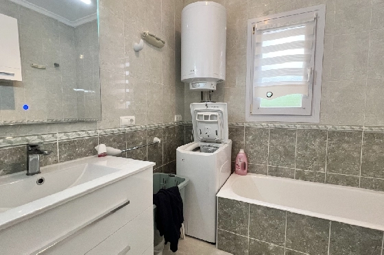 Villa in Els Poblets zu verkaufen, Woongedeelte 95 m², Bouwjaar 2001, Zustand gepflegt, + Ofen, Klimaanlage, Grondstuk 350 m², 3 Slaapkamers, 3 Badkamers, Pool, ref.: FK-0326-7