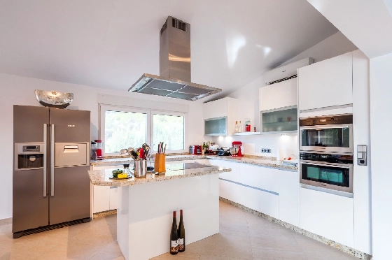 Villa in Moraira zu verkaufen, Woongedeelte 270 m², Klimaanlage, Grondstuk 897 m², 3 Slaapkamers, 3 Badkamers, Pool, ref.: AM-12629DR-12