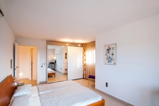 Villa in Moraira zu verkaufen, Woongedeelte 270 m², Klimaanlage, Grondstuk 897 m², 3 Slaapkamers, 3 Badkamers, Pool, ref.: AM-12629DR-17