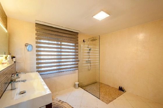 Villa in Moraira zu verkaufen, Woongedeelte 270 m², Klimaanlage, Grondstuk 897 m², 3 Slaapkamers, 3 Badkamers, Pool, ref.: AM-12629DR-19
