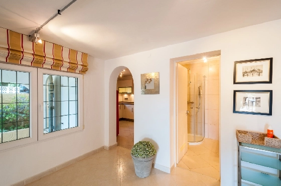 Villa in Moraira zu verkaufen, Woongedeelte 270 m², Klimaanlage, Grondstuk 897 m², 3 Slaapkamers, 3 Badkamers, Pool, ref.: AM-12629DR-21