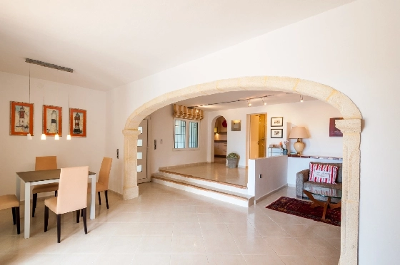 Villa in Moraira zu verkaufen, Woongedeelte 270 m², Klimaanlage, Grondstuk 897 m², 3 Slaapkamers, 3 Badkamers, Pool, ref.: AM-12629DR-24