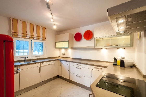 Villa in Moraira zu verkaufen, Woongedeelte 270 m², Klimaanlage, Grondstuk 897 m², 3 Slaapkamers, 3 Badkamers, Pool, ref.: AM-12629DR-25