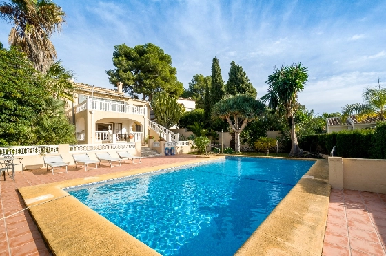 Villa in Moraira zu verkaufen, Woongedeelte 270 m², Klimaanlage, Grondstuk 897 m², 3 Slaapkamers, 3 Badkamers, Pool, ref.: AM-12629DR-35