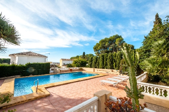 Villa in Moraira zu verkaufen, Woongedeelte 270 m², Klimaanlage, Grondstuk 897 m², 3 Slaapkamers, 3 Badkamers, Pool, ref.: AM-12629DR-38