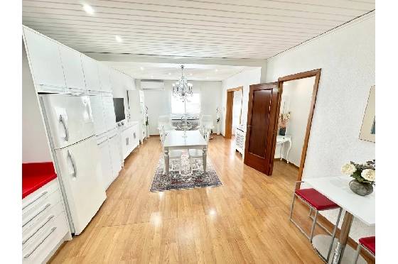 Stadthaus in Pego zu verkaufen, Wohnfläche 456 m², Baujahr 1982, Klimaanlage, Grundstück 224 m², 5 Schlafzimmer, 2 Badezimmer, Pool, ref.: O-V96114-8