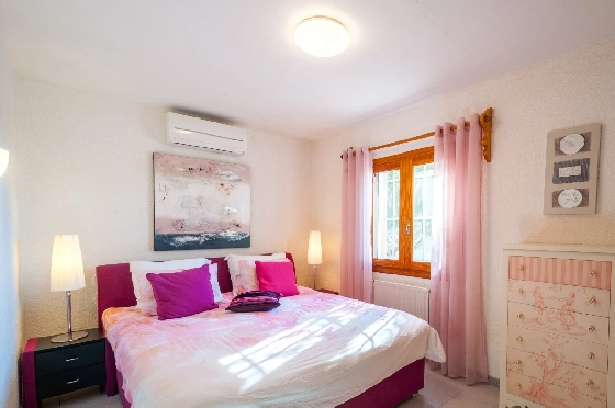 Villa in Benissa zu verkaufen, Woongedeelte 247 m², Bouwjaar 1993, Klimaanlage, Grondstuk 848 m², 5 Slaapkamers, 3 Badkamers, Pool, ref.: AM-12630DR-28