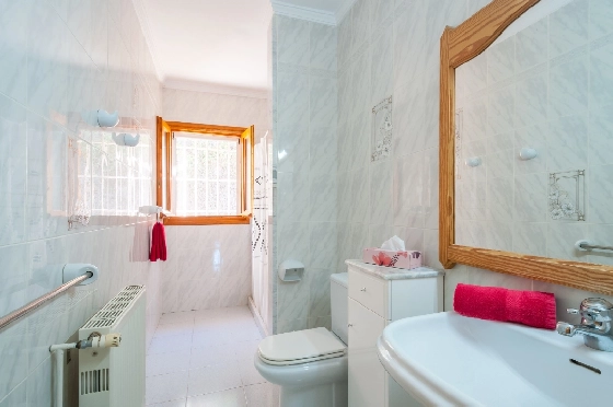 Villa in Benissa zu verkaufen, Woongedeelte 247 m², Bouwjaar 1993, Klimaanlage, Grondstuk 848 m², 5 Slaapkamers, 3 Badkamers, Pool, ref.: AM-12630DR-31