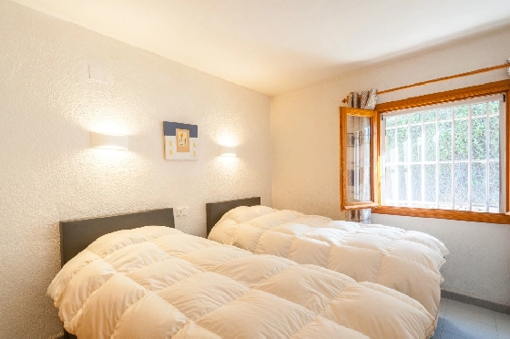 Villa in Benissa zu verkaufen, Woongedeelte 247 m², Bouwjaar 1993, Klimaanlage, Grondstuk 848 m², 5 Slaapkamers, 3 Badkamers, Pool, ref.: AM-12630DR-32
