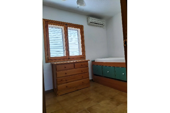 Reihenhaus in Oliva zu verkaufen, Woongedeelte 120 m², Bouwjaar 1996, Klimaanlage, Grondstuk 120 m², 2 Slaapkamers, 1 Badkamers, Pool, ref.: O-V96614-3