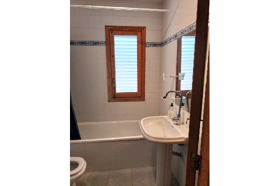 Reihenhaus in Oliva zu verkaufen, Woongedeelte 120 m², Bouwjaar 1996, Klimaanlage, Grondstuk 120 m², 2 Slaapkamers, 1 Badkamers, Pool, ref.: O-V96614-4