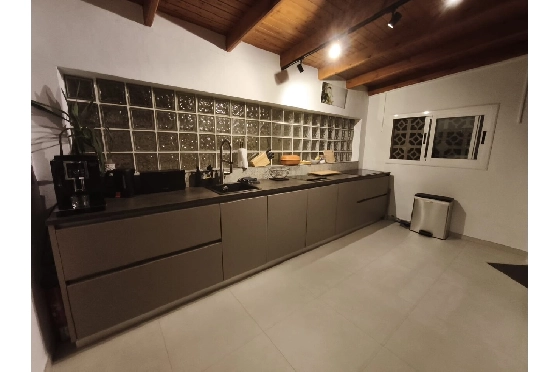 Villa in Benissa zu verkaufen, Woongedeelte 181 m², Grondstuk 881 m², 3 Slaapkamers, 3 Badkamers, Pool, ref.: PT-25011-8