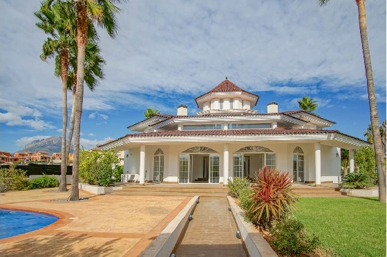 Villa in L-Alfas del Pi(Alfaz del PI Pueblo Urbanizaciones) zu verkaufen, Woongedeelte 810 m², Grondstuk 1094 m², 5 Slaapkamers, 6 Badkamers, Pool, ref.: COB-7030ALF-10535-1