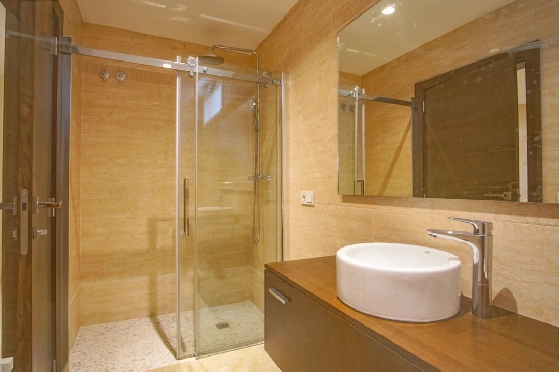 Villa in L-Alfas del Pi(Alfaz del PI Pueblo Urbanizaciones) zu verkaufen, Woongedeelte 810 m², Grondstuk 1094 m², 5 Slaapkamers, 6 Badkamers, Pool, ref.: COB-7030ALF-10535-11
