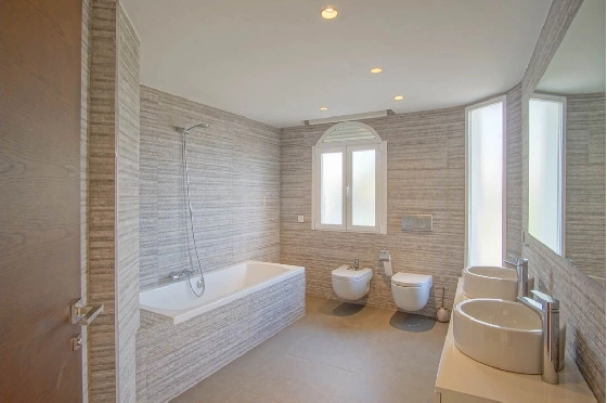 Villa in L-Alfas del Pi(Alfaz del PI Pueblo Urbanizaciones) zu verkaufen, Woongedeelte 810 m², Grondstuk 1094 m², 5 Slaapkamers, 6 Badkamers, Pool, ref.: COB-7030ALF-10535-22