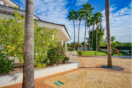 Villa in L-Alfas del Pi(Alfaz del PI Pueblo Urbanizaciones) zu verkaufen, Woongedeelte 810 m², Grondstuk 1094 m², 5 Slaapkamers, 6 Badkamers, Pool, ref.: COB-7030ALF-10535-40