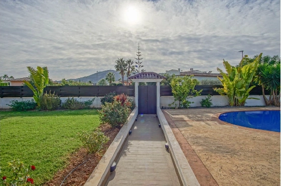 Villa in L-Alfas del Pi(Alfaz del PI Pueblo Urbanizaciones) zu verkaufen, Woongedeelte 810 m², Grondstuk 1094 m², 5 Slaapkamers, 6 Badkamers, Pool, ref.: COB-7030ALF-10535-43