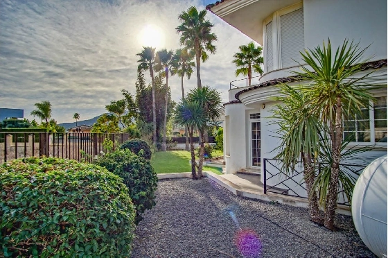 Villa in L-Alfas del Pi(Alfaz del PI Pueblo Urbanizaciones) zu verkaufen, Woongedeelte 810 m², Grondstuk 1094 m², 5 Slaapkamers, 6 Badkamers, Pool, ref.: COB-7030ALF-10535-47
