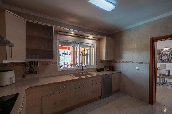 Villa in Orba(Comunidad valenciana) zu verkaufen, Woongedeelte 225 m², Klimaanlage, Grondstuk 637 m², 5 Slaapkamers, 2 Badkamers, Pool, ref.: COB-3568-10535-21
