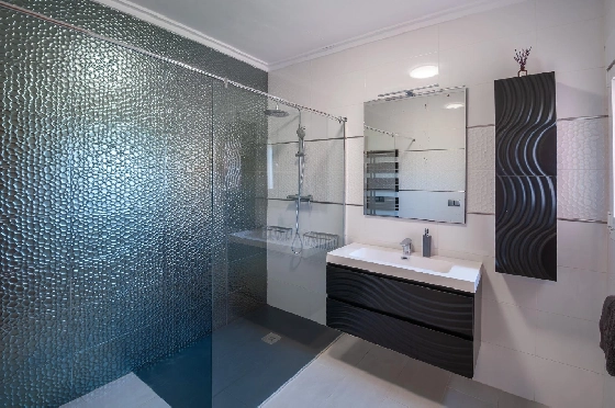 Villa in Orba(Comunidad valenciana) zu verkaufen, Woongedeelte 225 m², Klimaanlage, Grondstuk 637 m², 5 Slaapkamers, 2 Badkamers, Pool, ref.: COB-3568-10535-31