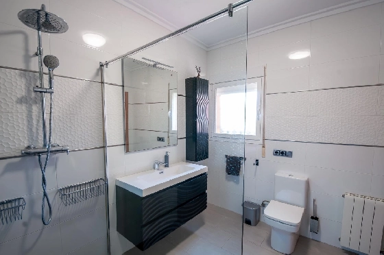 Villa in Orba(Comunidad valenciana) zu verkaufen, Woongedeelte 225 m², Klimaanlage, Grondstuk 637 m², 5 Slaapkamers, 2 Badkamers, Pool, ref.: COB-3568-10535-32