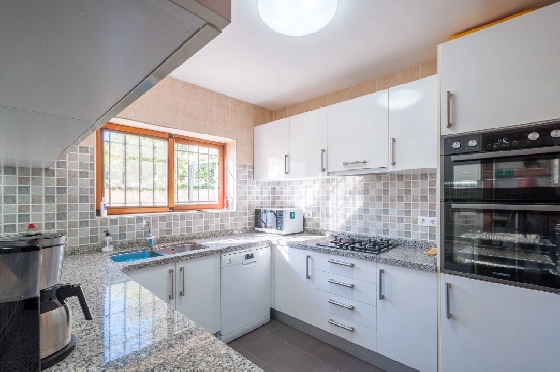 Villa in Moraira zu verkaufen, Woongedeelte 285 m², Bouwjaar 2015, Klimaanlage, Grondstuk 960 m², 4 Slaapkamers, 3 Badkamers, Pool, ref.: AM-12646DR-15