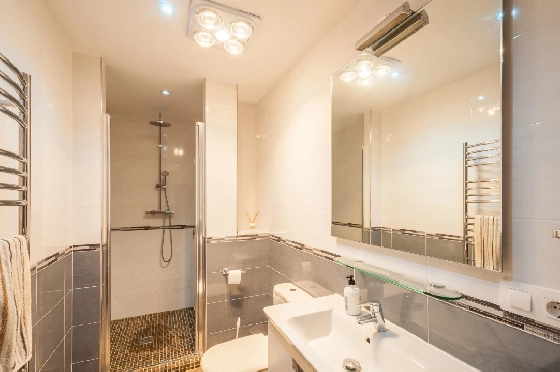 Villa in Moraira zu verkaufen, Woongedeelte 285 m², Bouwjaar 2015, Klimaanlage, Grondstuk 960 m², 4 Slaapkamers, 3 Badkamers, Pool, ref.: AM-12646DR-21