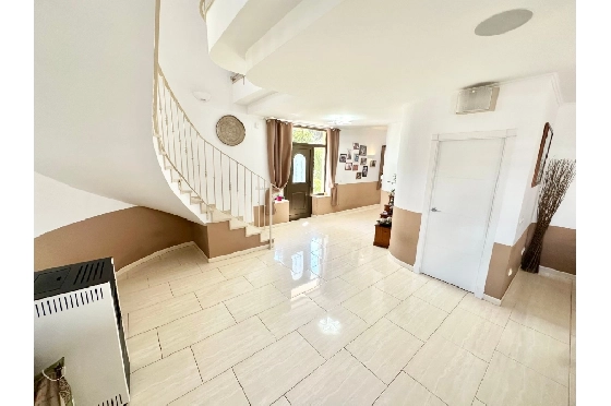 Villa in Pego zu verkaufen, Woongedeelte 320 m², Bouwjaar 2009, Klimaanlage, Grondstuk 1166 m², 5 Slaapkamers, 4 Badkamers, Pool, ref.: O-V98014-16
