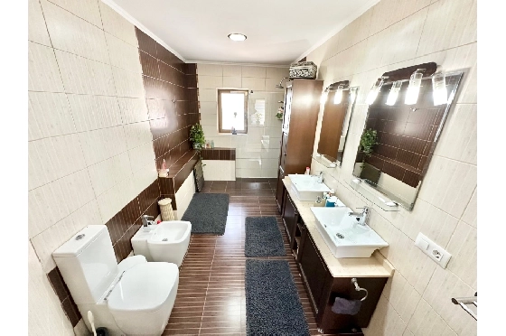 Villa in Pego zu verkaufen, Woongedeelte 320 m², Bouwjaar 2009, Klimaanlage, Grondstuk 1166 m², 5 Slaapkamers, 4 Badkamers, Pool, ref.: O-V98014-21