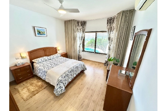 Villa in Pego zu verkaufen, Woongedeelte 320 m², Bouwjaar 2009, Klimaanlage, Grondstuk 1166 m², 5 Slaapkamers, 4 Badkamers, Pool, ref.: O-V98014-23